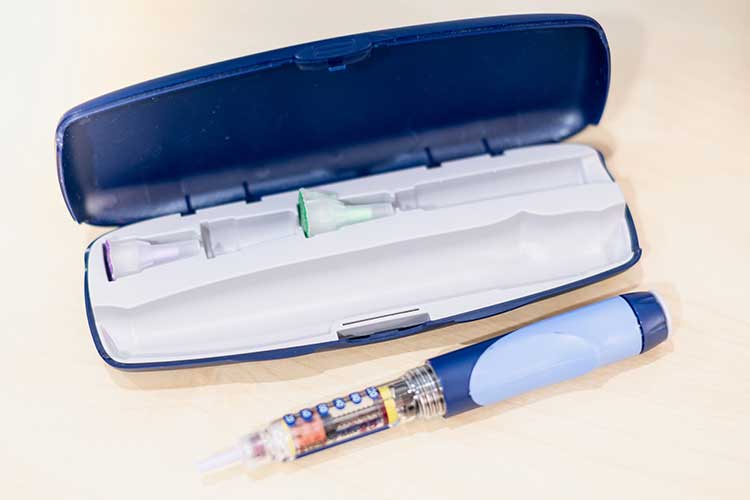 hyperglycaemia risk factor omitting insulin
